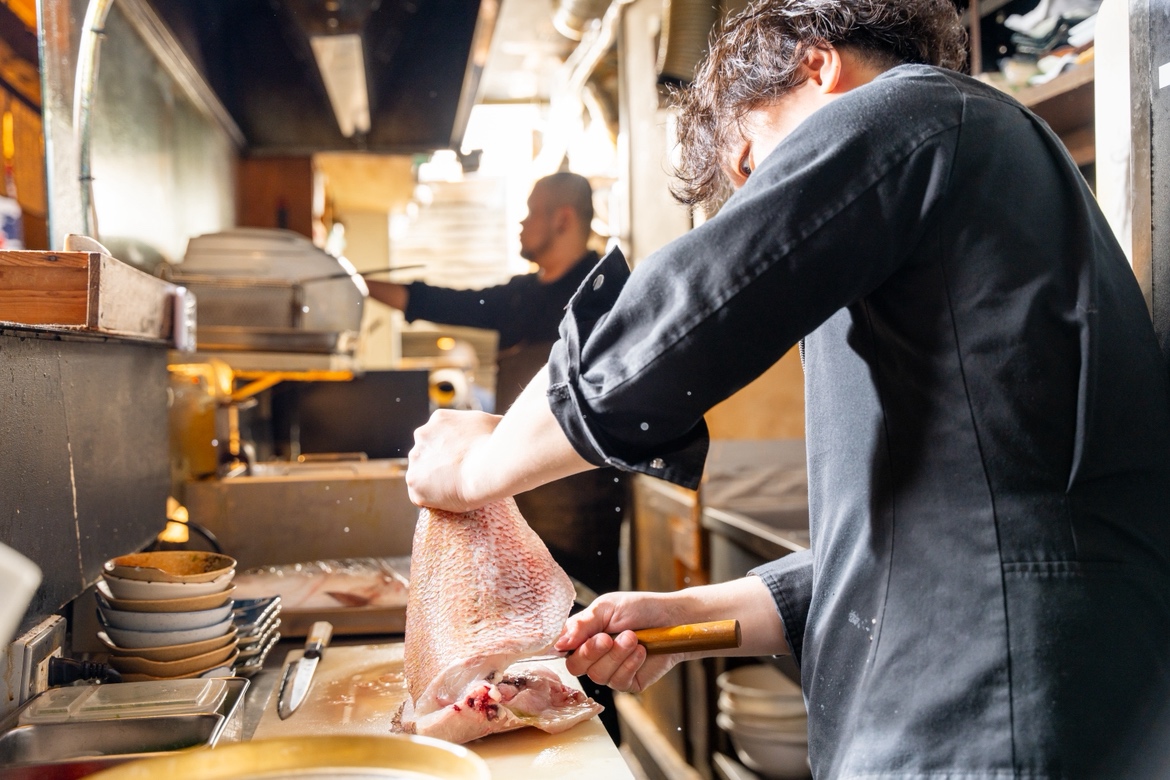 自分で焼く楽しさ × 店主渾身の料理
