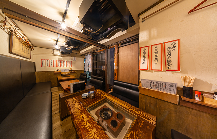 炉端と酒 五臓六腑 本店　店舗内観