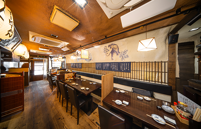 炉端と酒 五臓六腑 本店　店舗内観